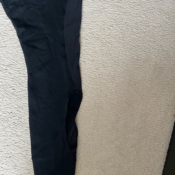 Lorna Jane cut out tights. - Picture 2 of 5